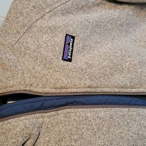 Patagonia zip up hooded fleece jacket. Nwot, never worn, size large, grey